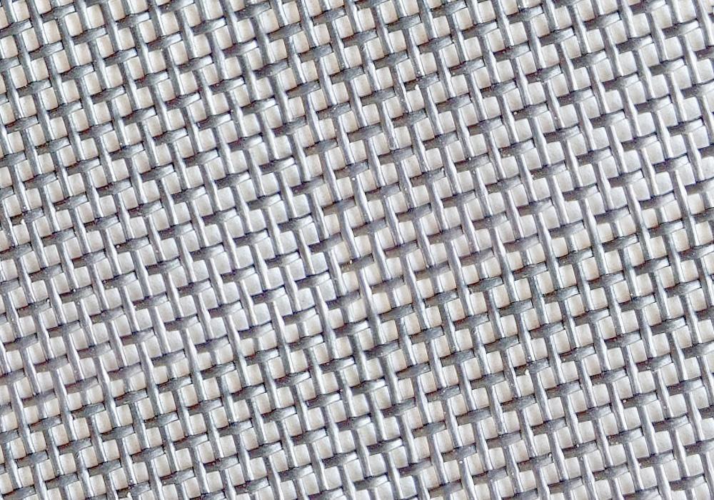 Pet-resistant mosquito screen with reinforced mesh